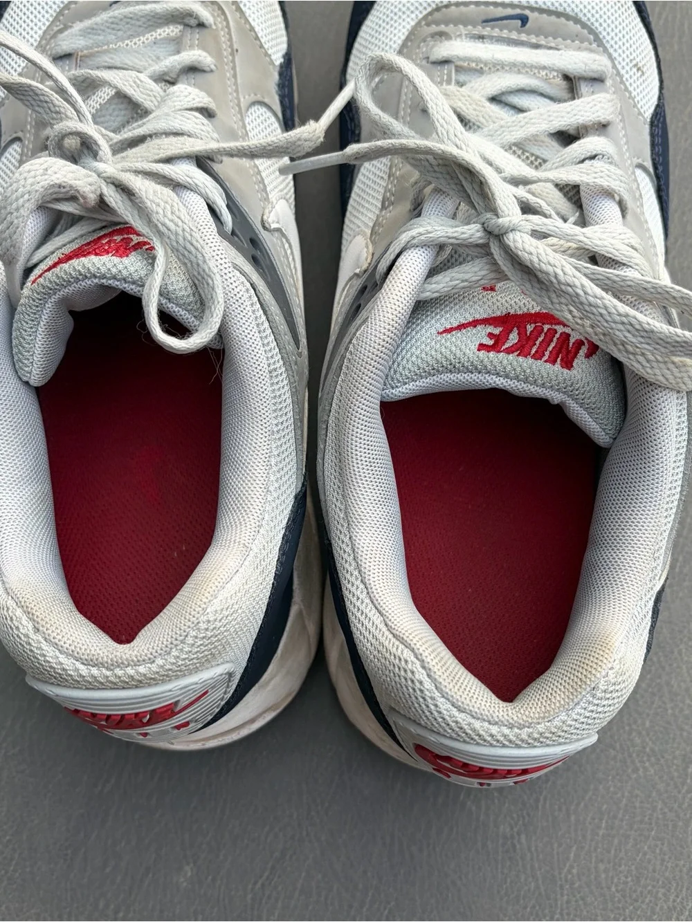 Nike Men’s White & Navy Running Shoes 8.5M